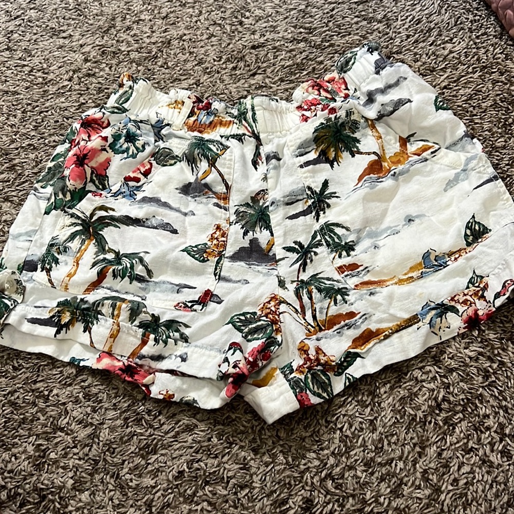 Time and Tru Floral Print Women's Shorts - White and Green